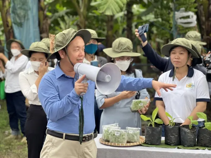 Bringing crops from farm to market
